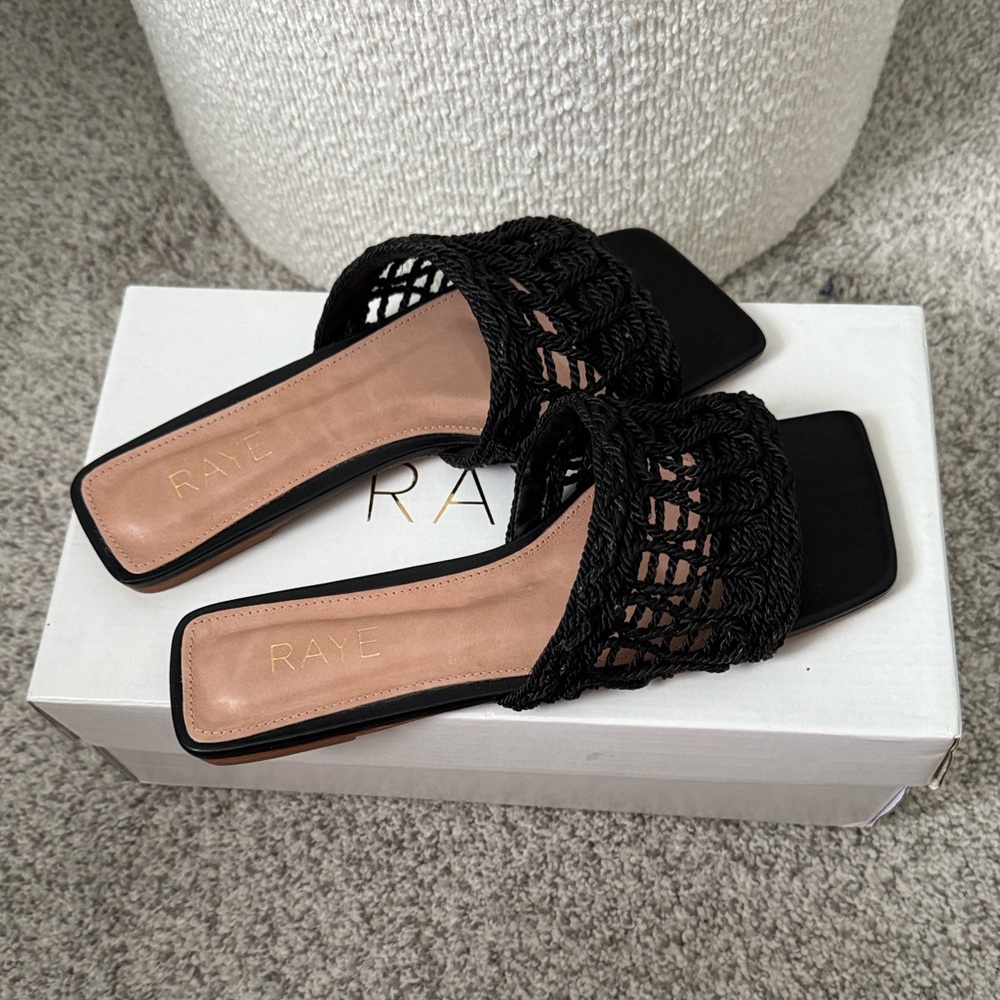 RAYE the label tiki sandal
